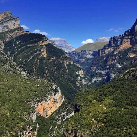 Apartamentos Puerta De Ordesa Laspuna Bagian luar foto