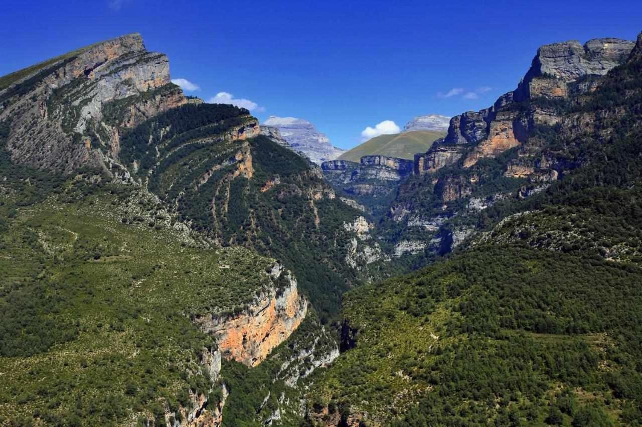 Apartamentos Puerta De Ordesa Laspuna Bagian luar foto