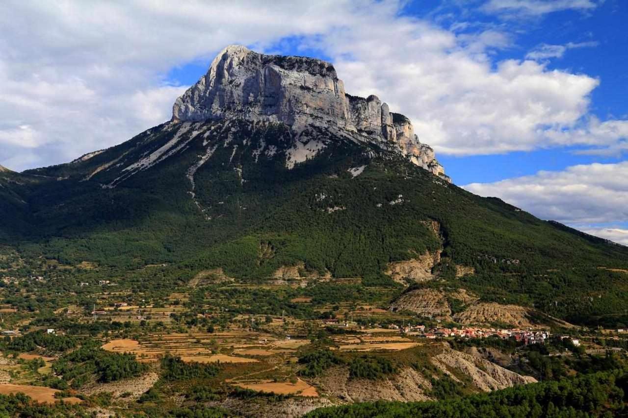 Apartamentos Puerta De Ordesa Laspuna Bagian luar foto