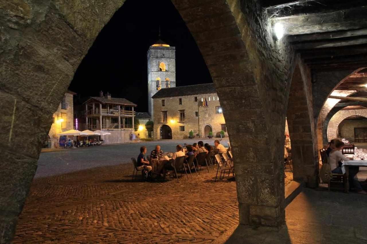 Apartamentos Puerta De Ordesa Laspuna Bagian luar foto
