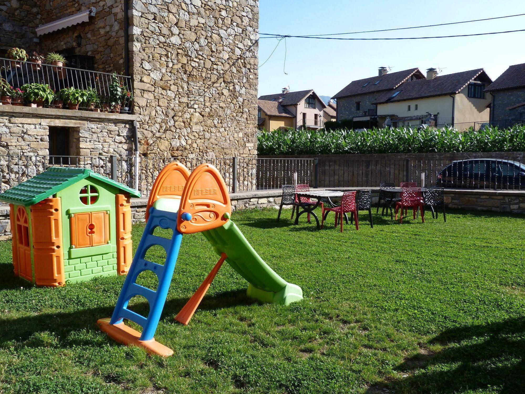 Apartamentos Puerta De Ordesa Laspuna Bagian luar foto