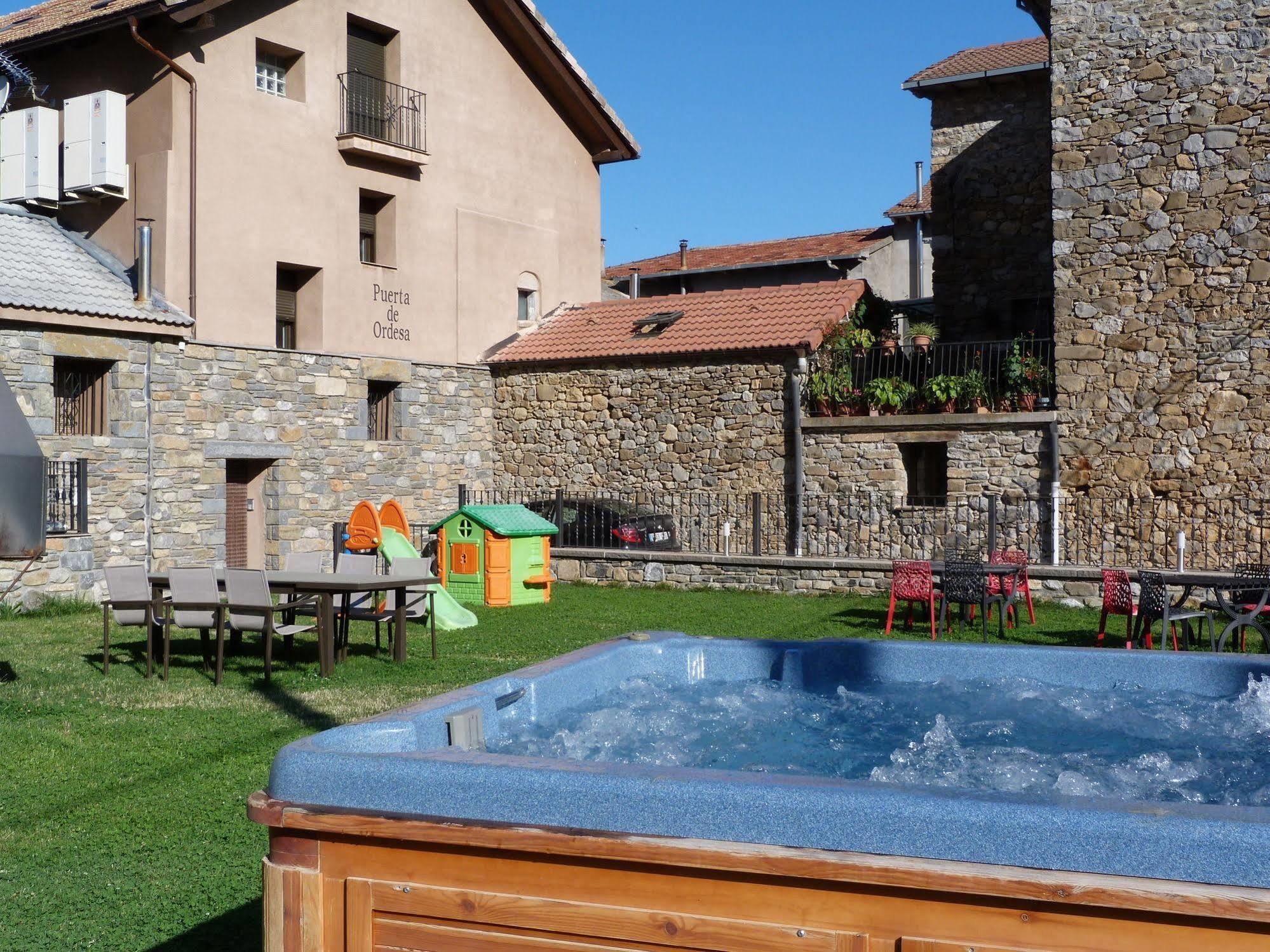 Apartamentos Puerta De Ordesa Laspuna Bagian luar foto