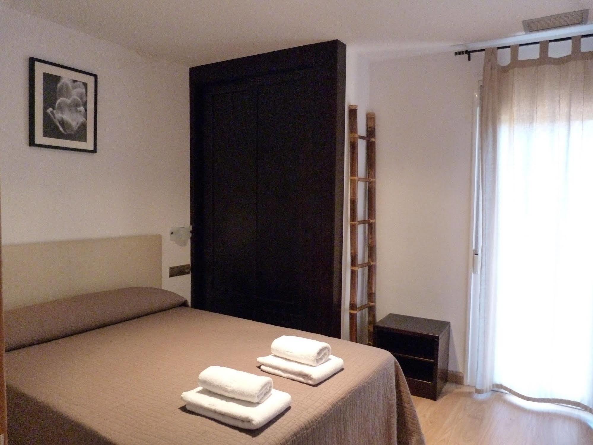 Apartamentos Puerta De Ordesa Laspuna Bagian luar foto