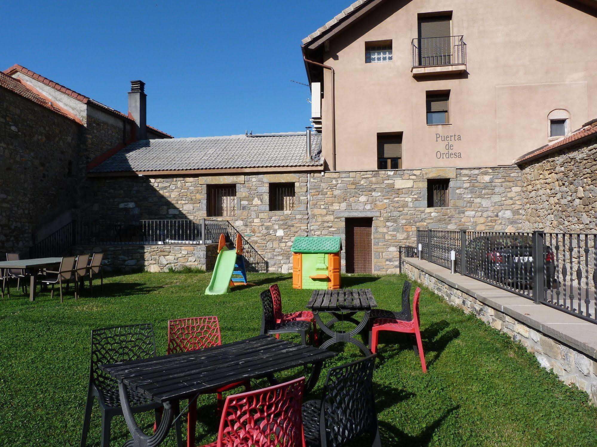Apartamentos Puerta De Ordesa Laspuna Bagian luar foto