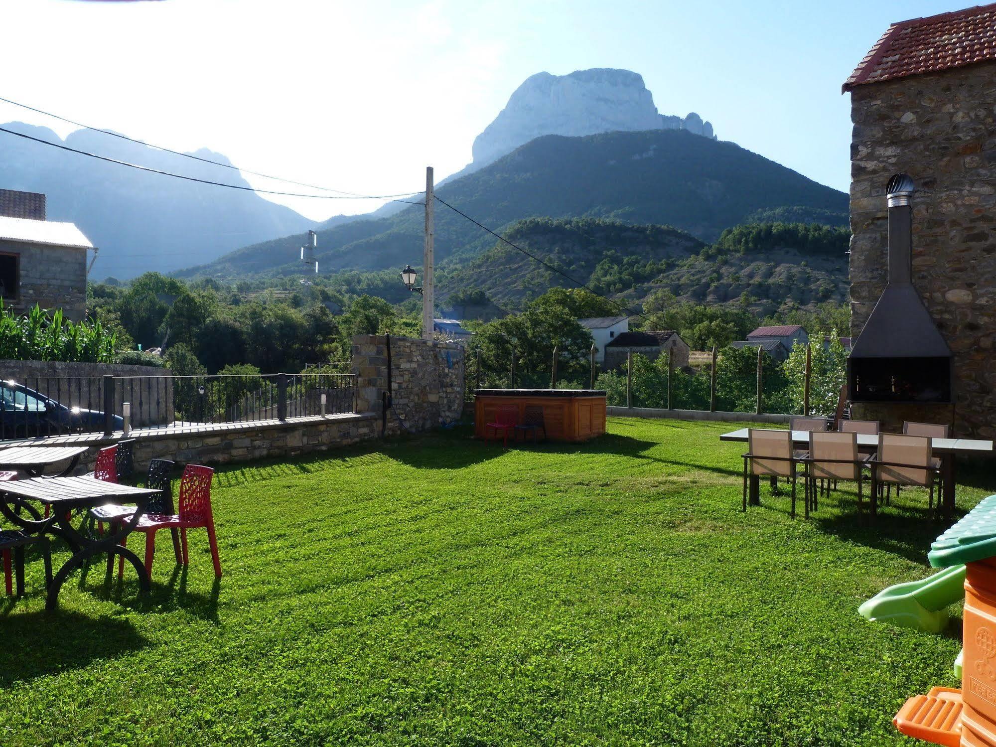 Apartamentos Puerta De Ordesa Laspuna Bagian luar foto