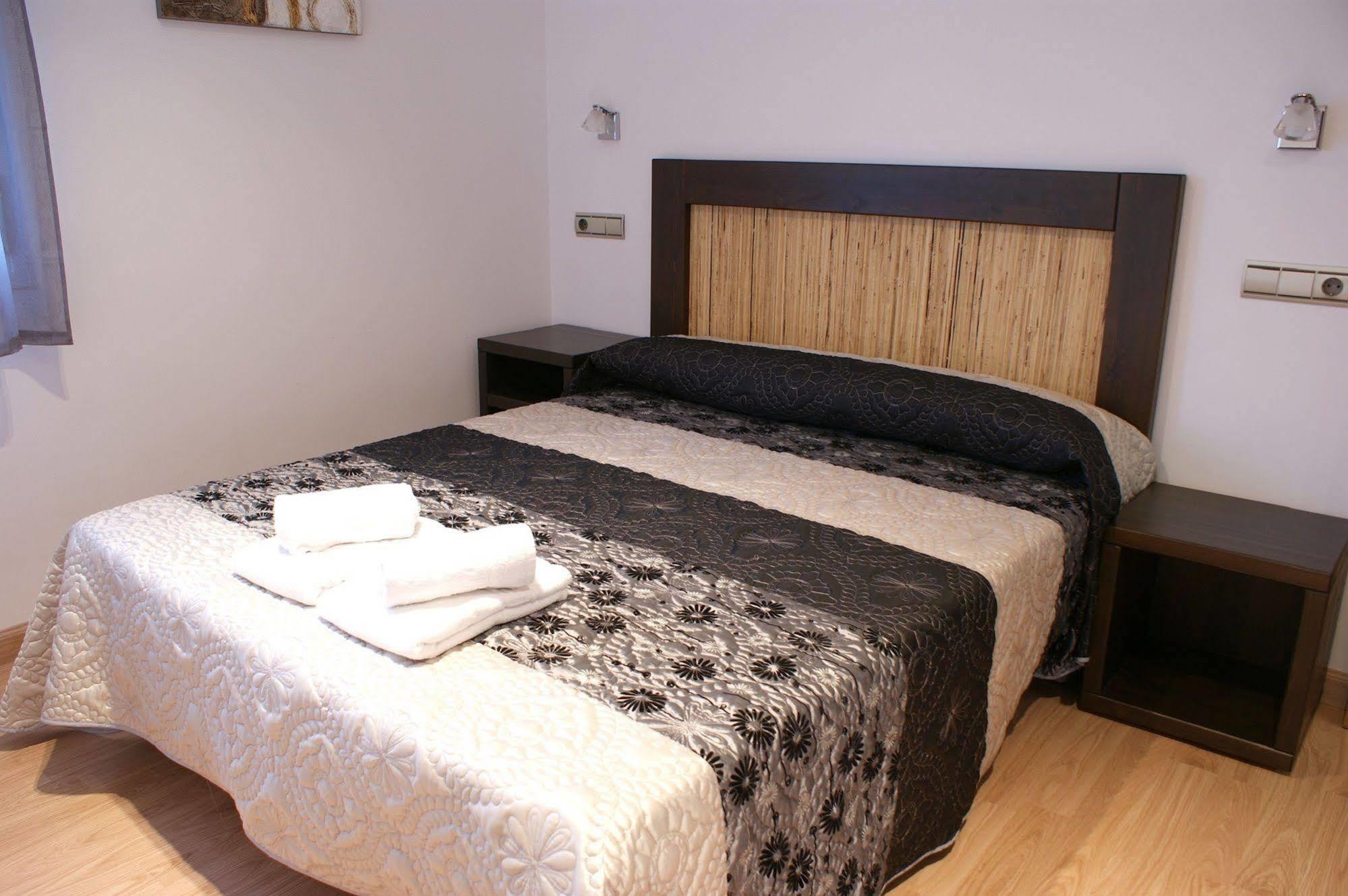 Apartamentos Puerta De Ordesa Laspuna Bagian luar foto